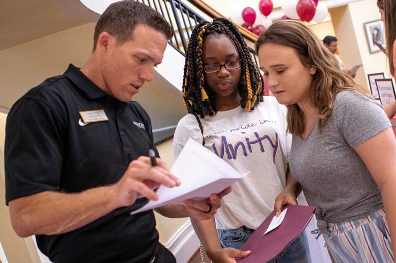 Alex Davis, Director, Asesoramiento académico