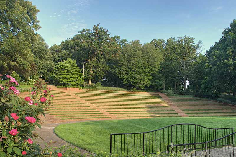 Amphitheater roses bridge seating