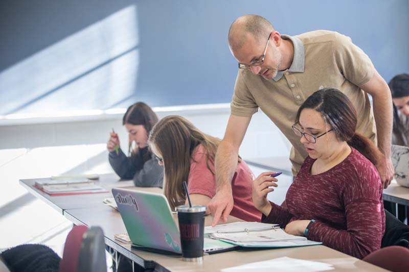 Spanish Class Professor John Wade and student at computer.