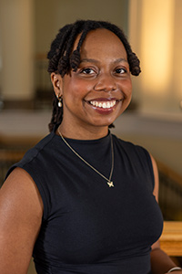  Lauryn Singletary smiling in green shirt.